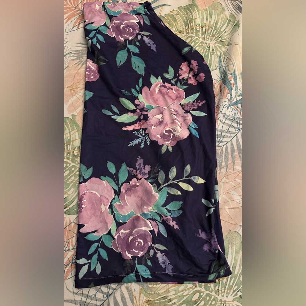 Purple flower multifunctional car seat cover and can be used as a nursing cover.